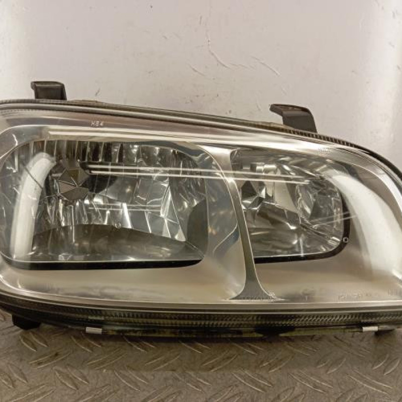 Optique avant principal droit (feux)(phare) TOYOTA RAV4 1